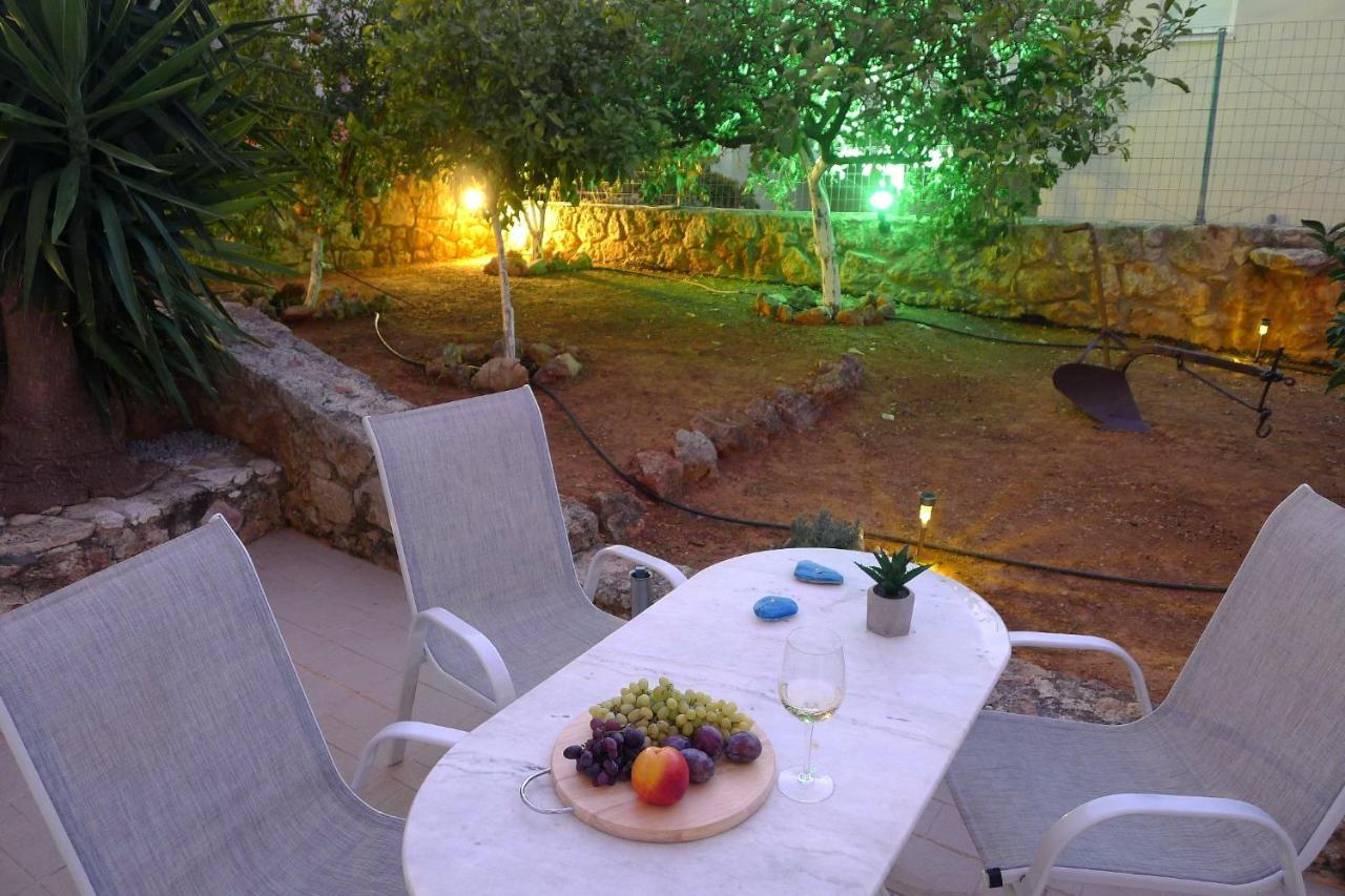 Maria & Manos Guest House,