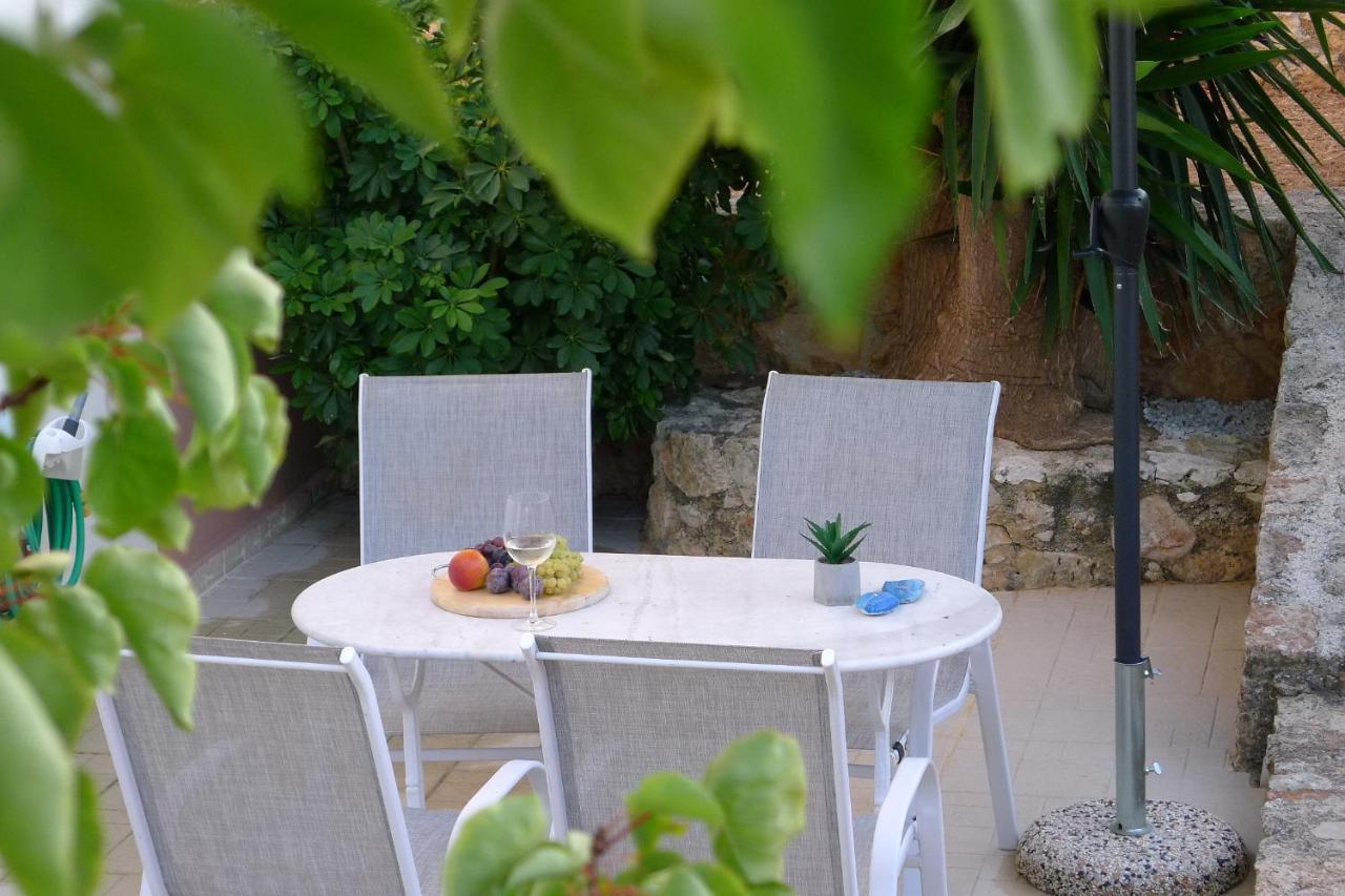 Maria & Manos Guest House, *
