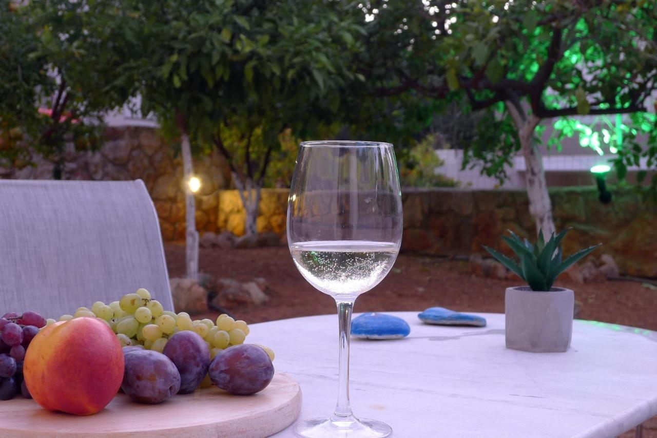 Maria & Manos Guest House,